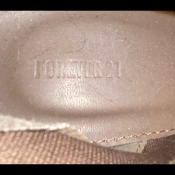 Adorable brown booties - Picture 3 of 4